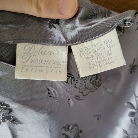 Vintage Nightgown - Picture 8 of 9